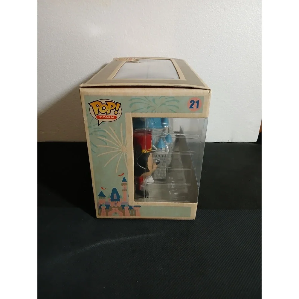Funko POP! Town Disneyland 65th Anniversary Sleeping Beauty Castle Mickey 21